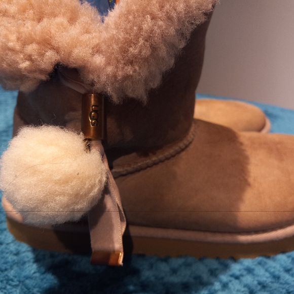 UGG light pink boots - Picture 3 of 5